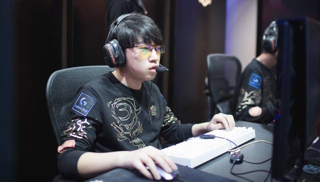 球员是否引 球员是否引