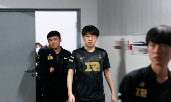 个方面处于 个方面处于